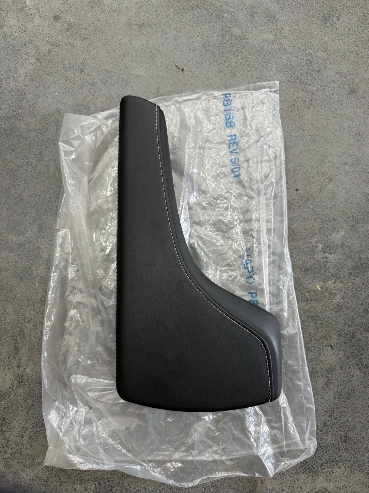 OEM 16-24 Chevrolet Camaro Center Console Armrest/Lid – Like New