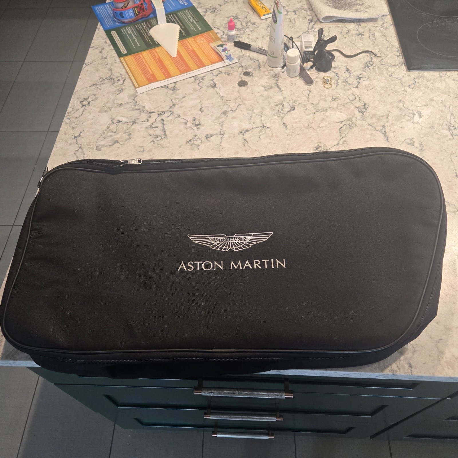 *NEW* GENUINE ASTON MARTIN DB11 DB12 DBS VOLANTE WIND DEFLECTOR + STORAGE BAG *NEW* GENUINE ASTON MARTIN DB11 DB12 DBS VOLANTE WIND DEFLECTOR + STORAGE BAG