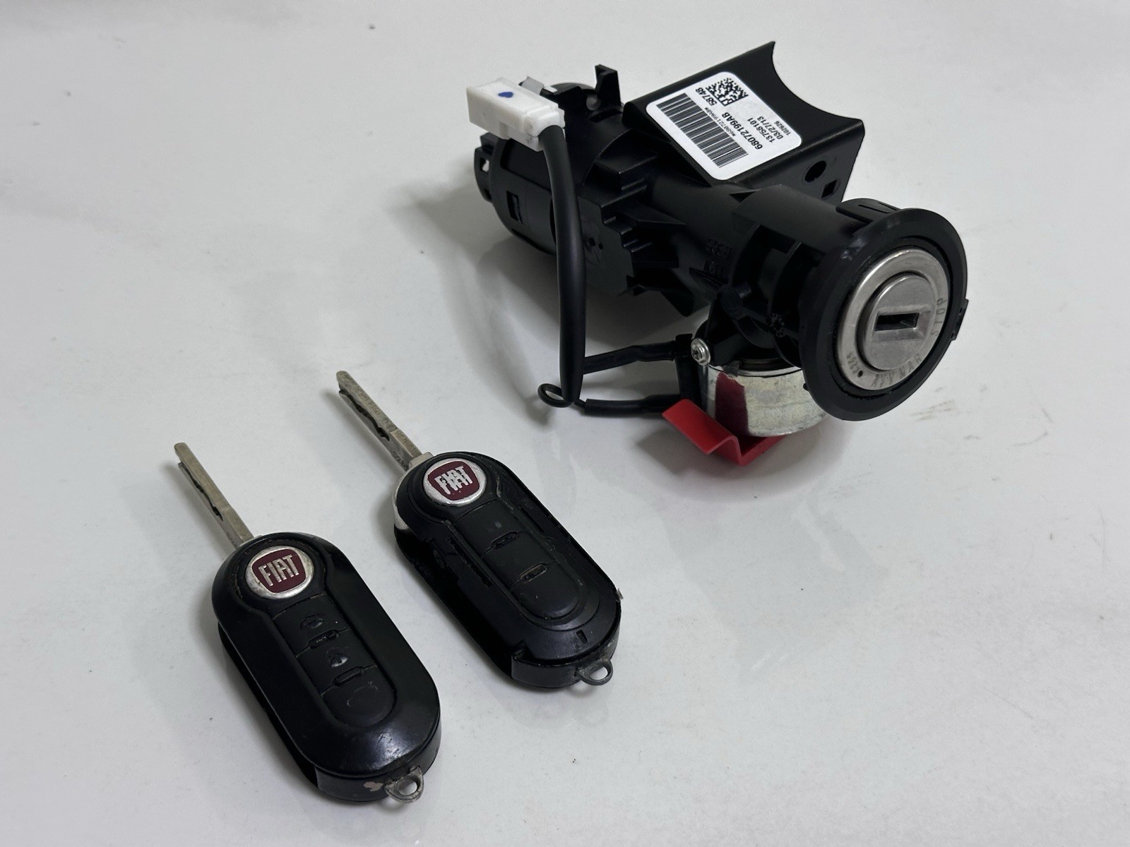 2012-2019 FIAT 500 STEERING IGNITION SWITCH LOCK CYLINDER 2 KEYS OEM 68072199AB