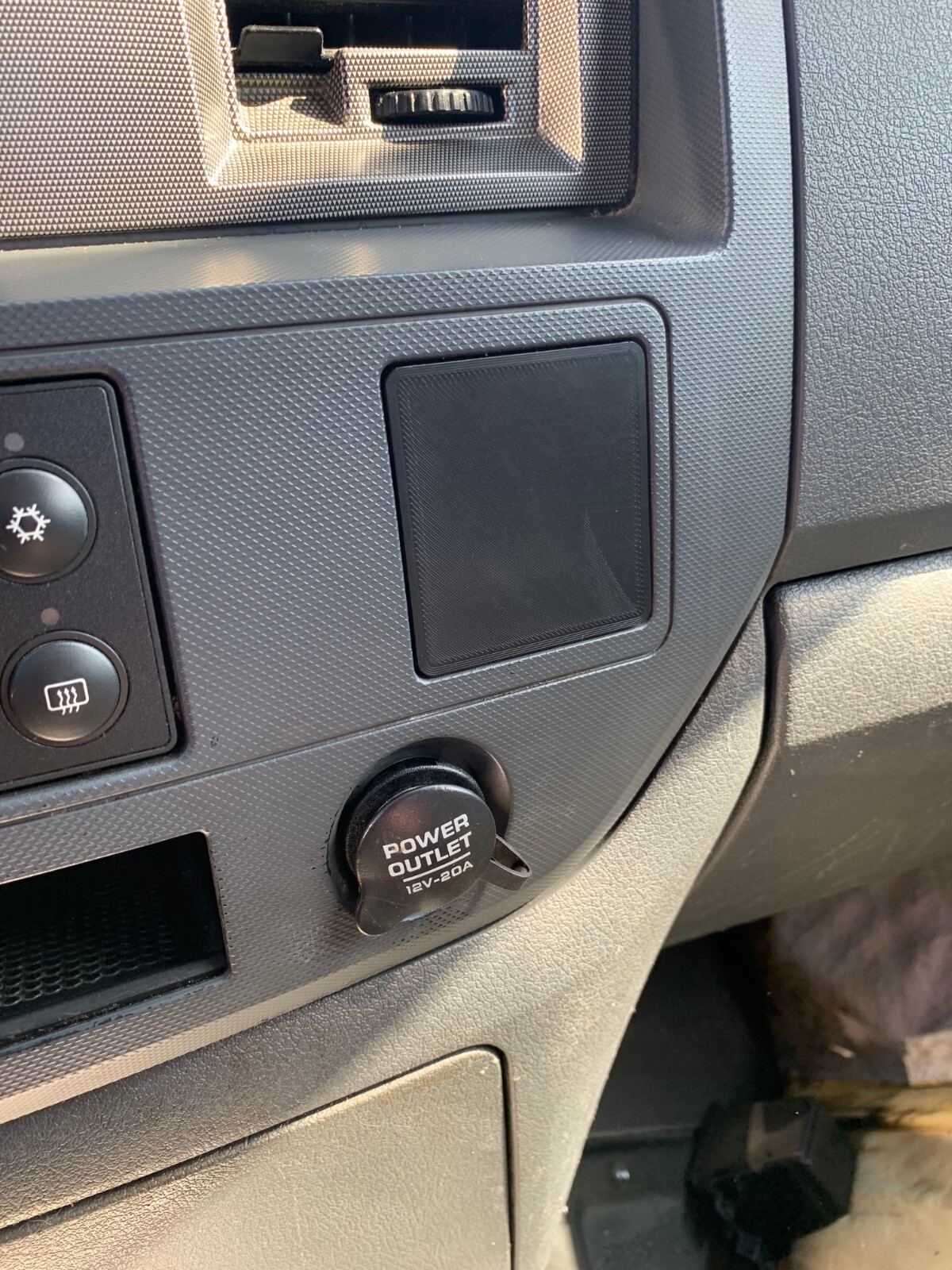 Ram 06-08 Dashboard Passenger Switch Plate