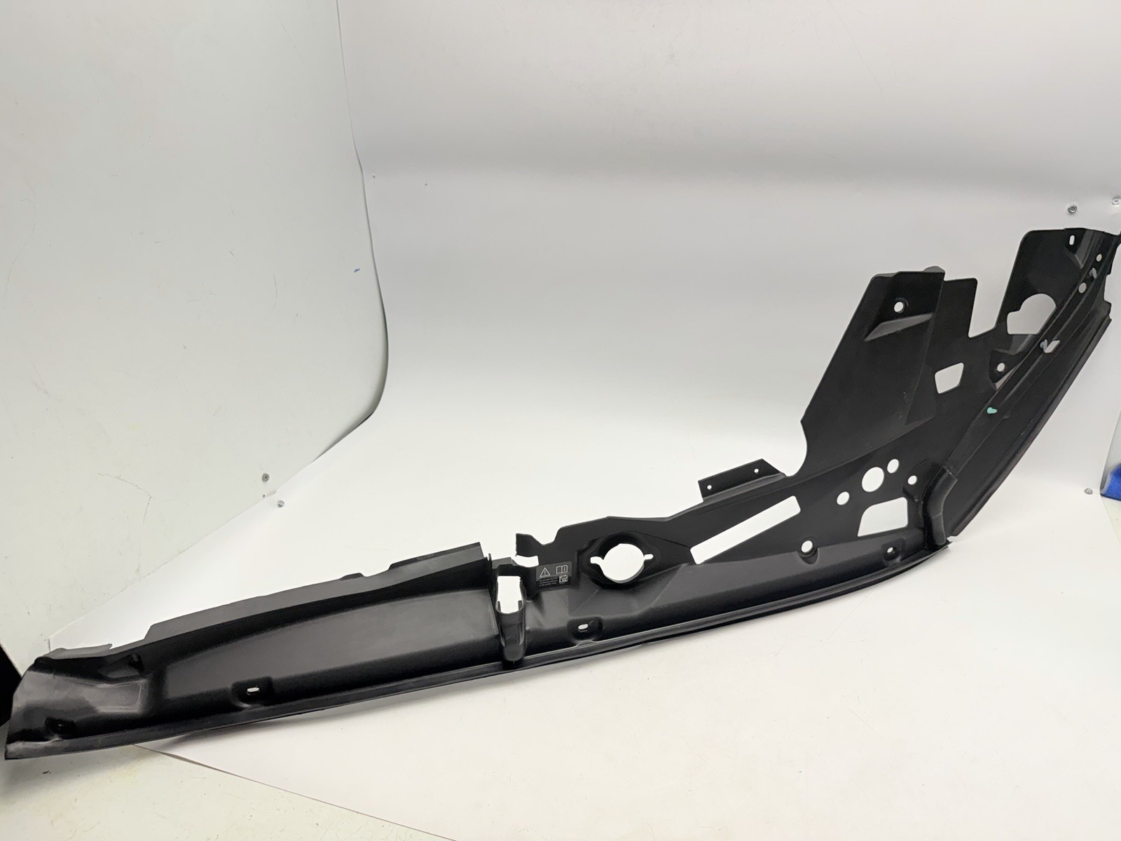 2020-2025 BMW X6M F96 Right Front Engine Bay Hood Sealing Side Panel Trim Cover 2020-2025 BMW X6M F96 Right Front Engine Bay Hood Sealing Side Panel Trim Cover