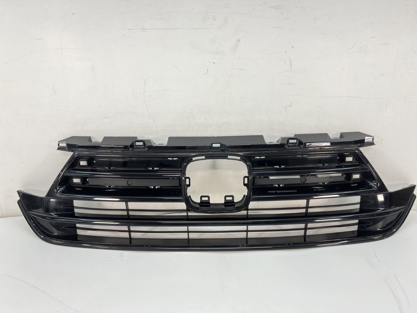 2018-2026 Honda Odyssey Front Upper Bumper Grille OEM 71120THR A500