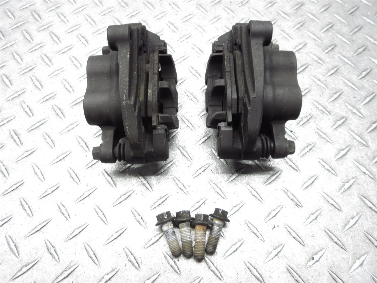 2009 09-16 Yamaha FZ6R FZ6 Front Brake Caliper Left Right Pair Set Pads