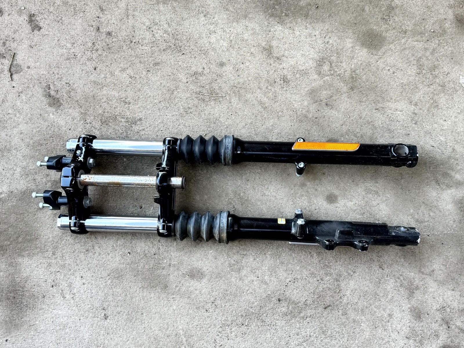 14-22 HARLEY DAVIDSON SPORTSTER 883 1200 FRONT TRIPLE TREE FORK SHOCK STRUT OEM