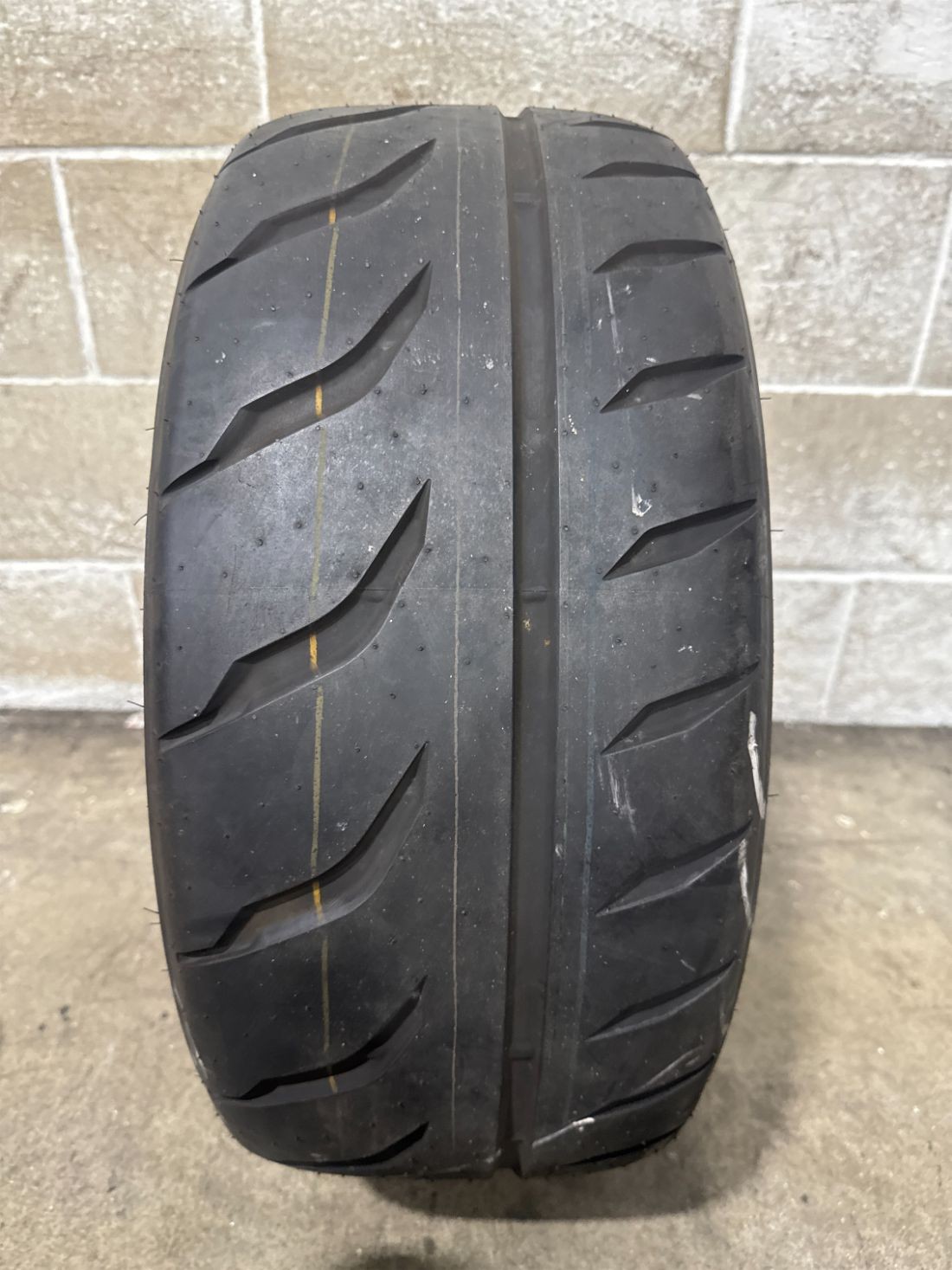 1x P235/45R17 Toyo Proxes R888R 6/32 94 W Used Tire 2354517