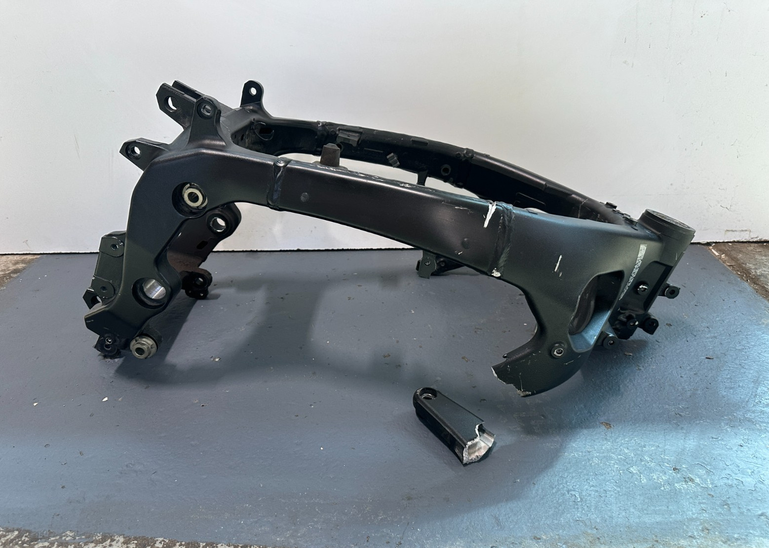 2023 17-25 SUZUKI GSXR1000 GSXR 1000 R MAIN FRAME CHASSIS SALVG DAMAGED