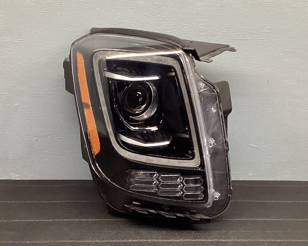 2020-2022 Kia Telluride Headlight Right OEM