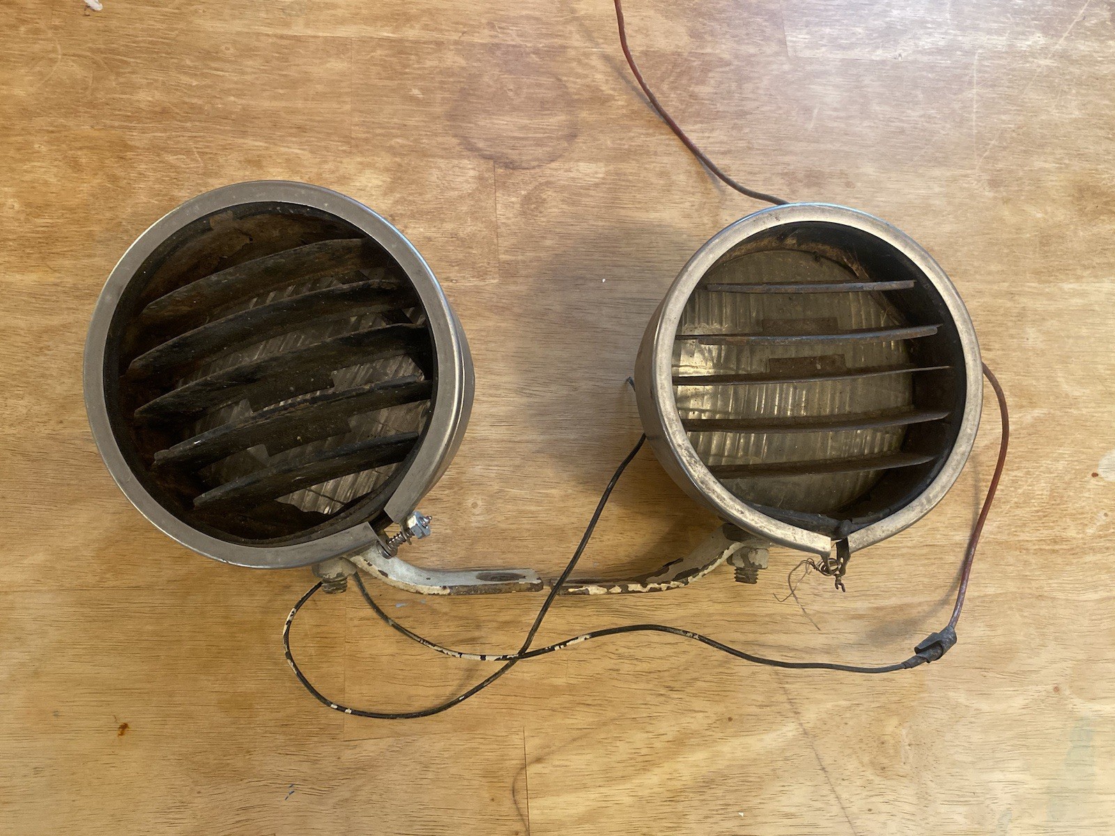 Vintage Hot Rod / Rat Rod Headlight Fixture /Bucket. Louver . Read Description Vintage Hot Rod / Rat Rod Headlight Fixture /Bucket. Louver . Read Description