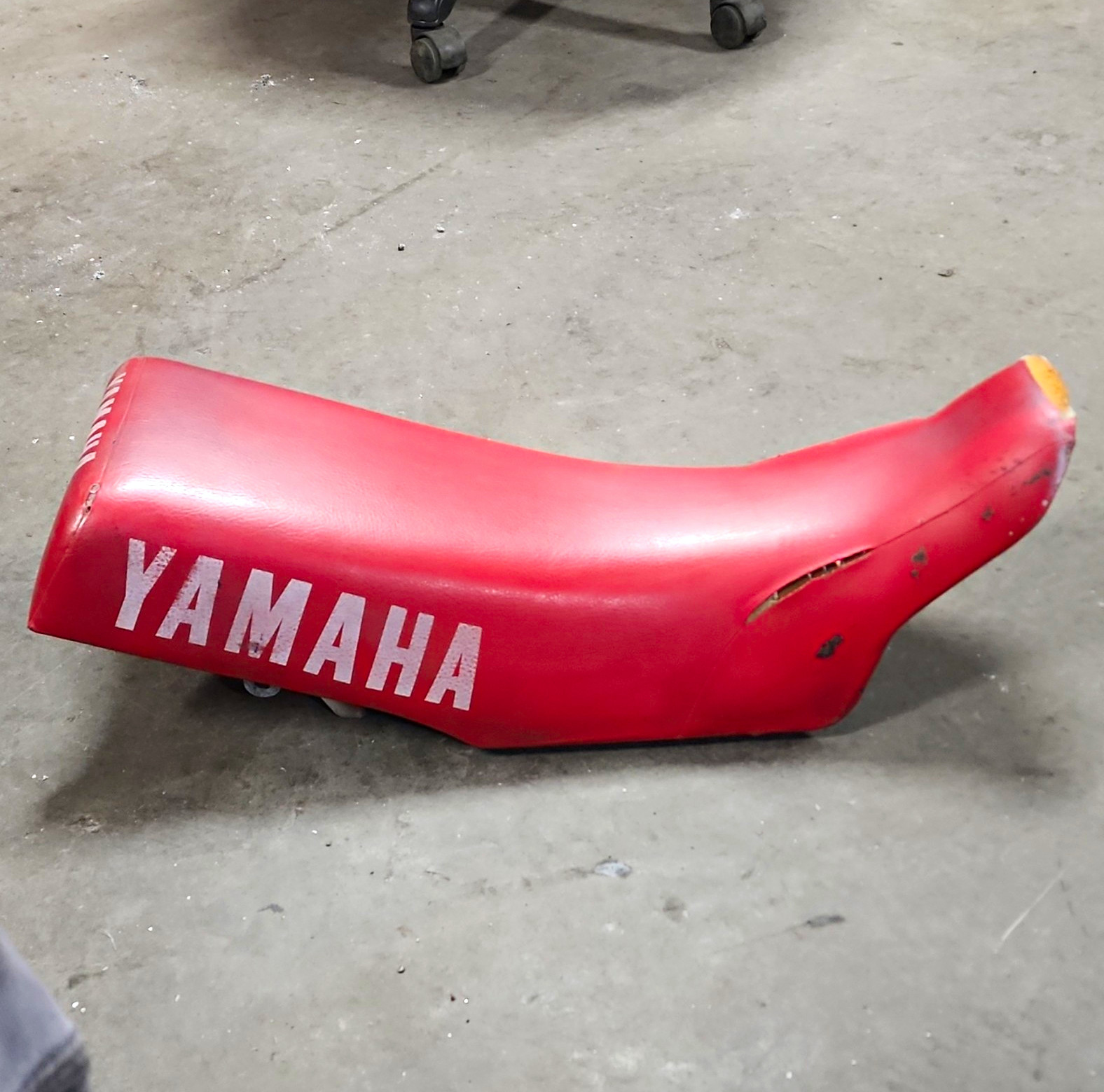Vintage OEM 1983 1984 Yamaha YZ125 Complete Seat Assembly Red White Pan 24X-00