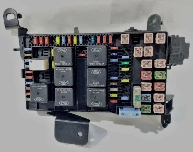 2003-2004 Ford F250 SD F350 SD Engine Compartment Fuse Box Assembly OEM