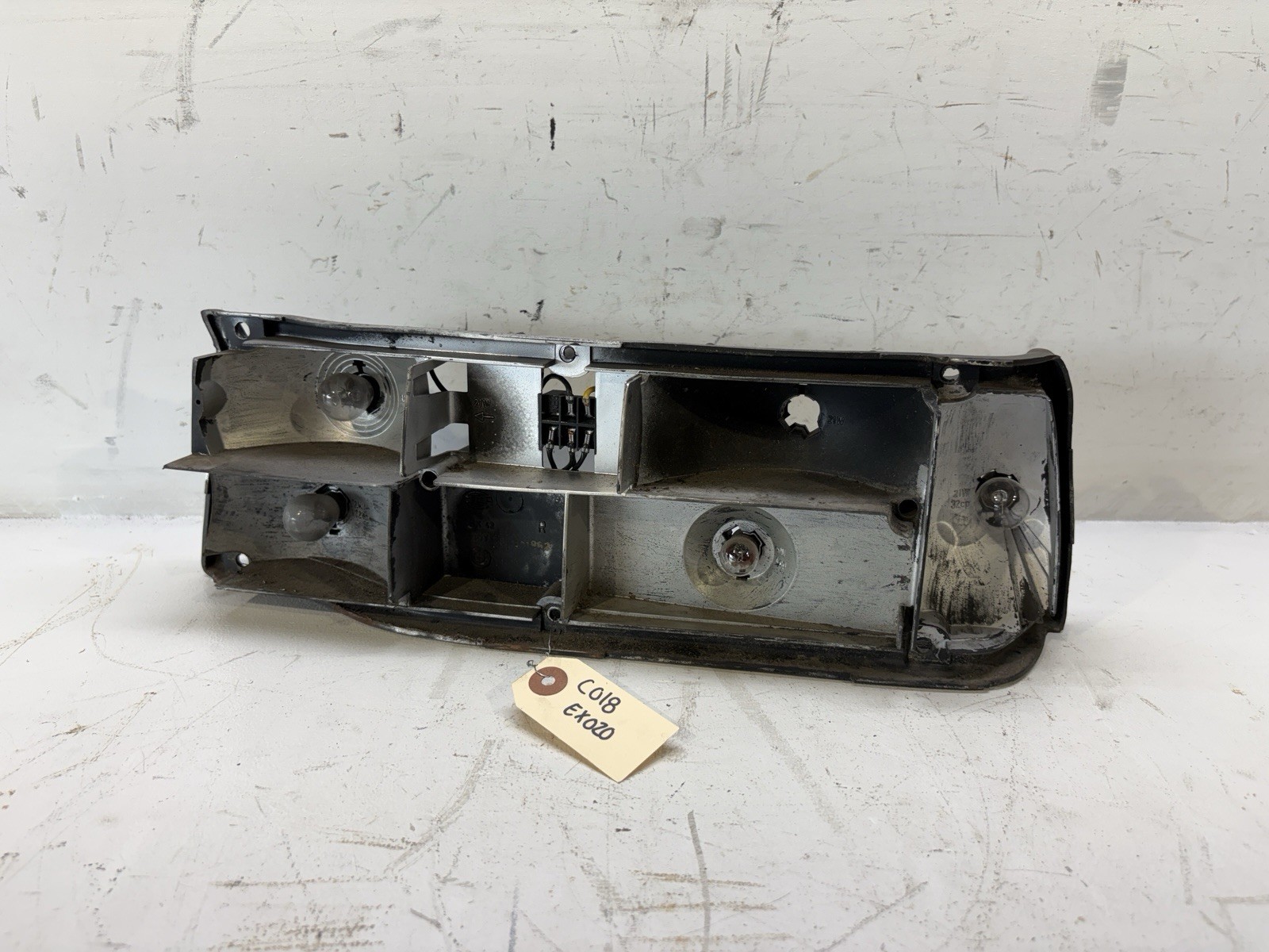 1976-1989 BMW 633csi 635csi E24 Tail Light Bulb Housing