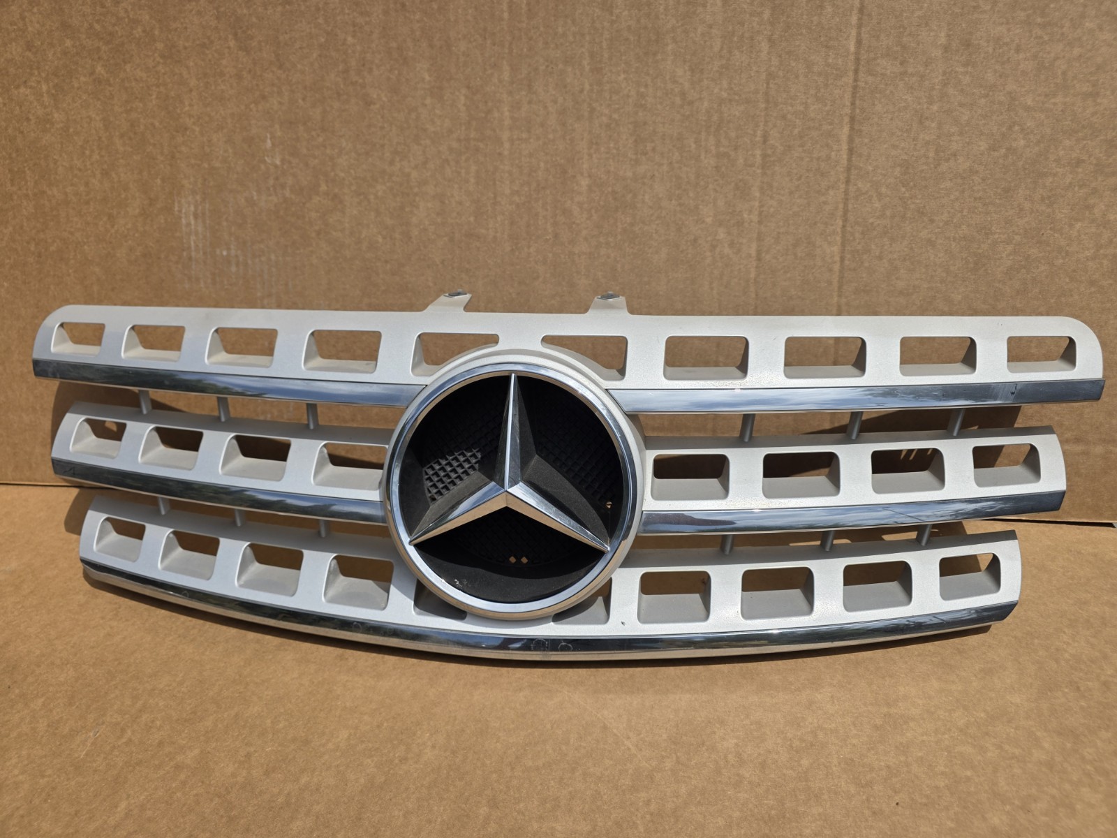 09-11 Mercedes W164 ML350 ML550 Front Radiator Hood Grille Grill Assembly OEM