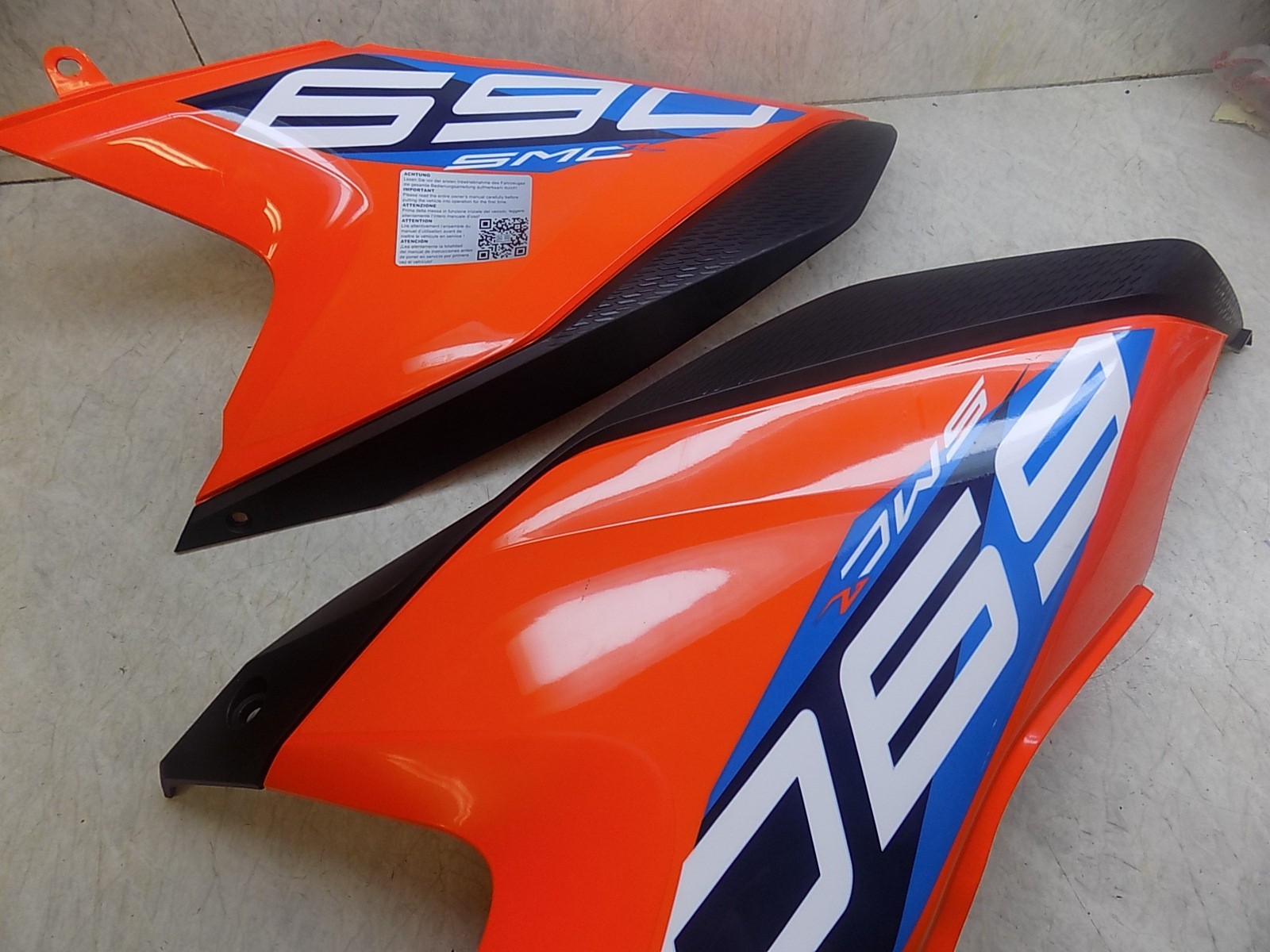 KTM 690 SMC Side Panel Spoiler Set Rear   2024 NEW