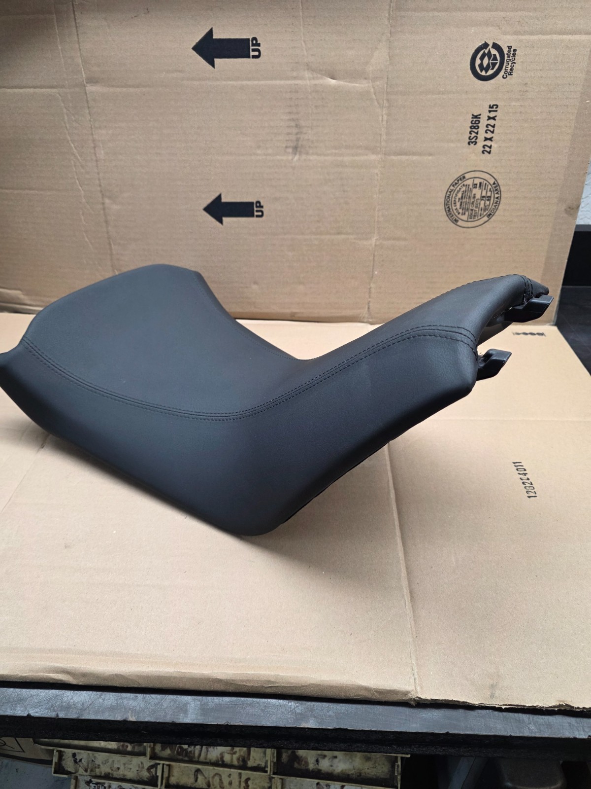 2023-2025 Moto Guzzi V100 Mandello saddle 2B009879000C1 2023-2025 Moto Guzzi V100 Mandello saddle 2B009879000C1