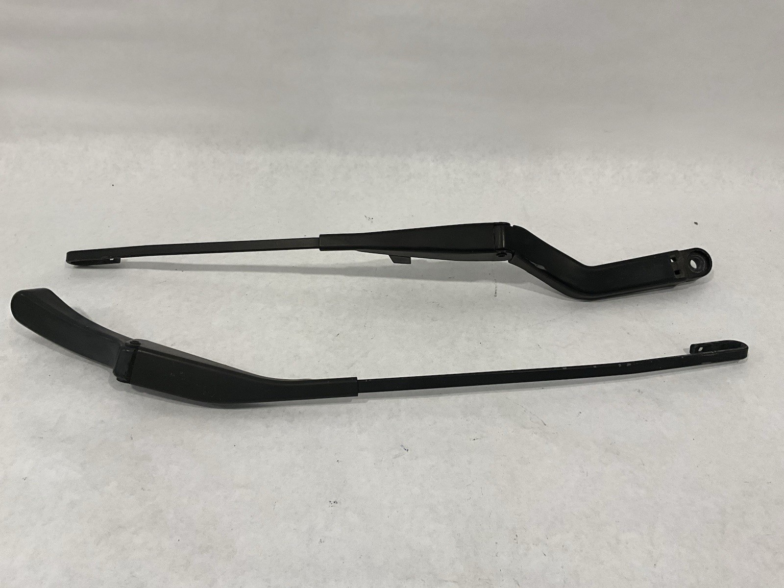 1994-1995 BMW 530i E34 Front Windshield Wiper Arms Set Black Cracked Scratched