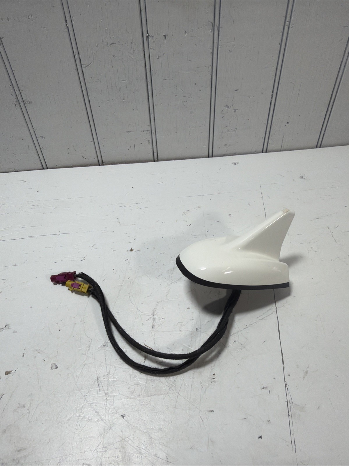 17-20 Maserati Levante M161 Top Roof Shark Fin Antenna GPS Radio OEM 75k 17-20 Maserati Levante M161 Top Roof Shark Fin Antenna GPS Radio OEM 75k