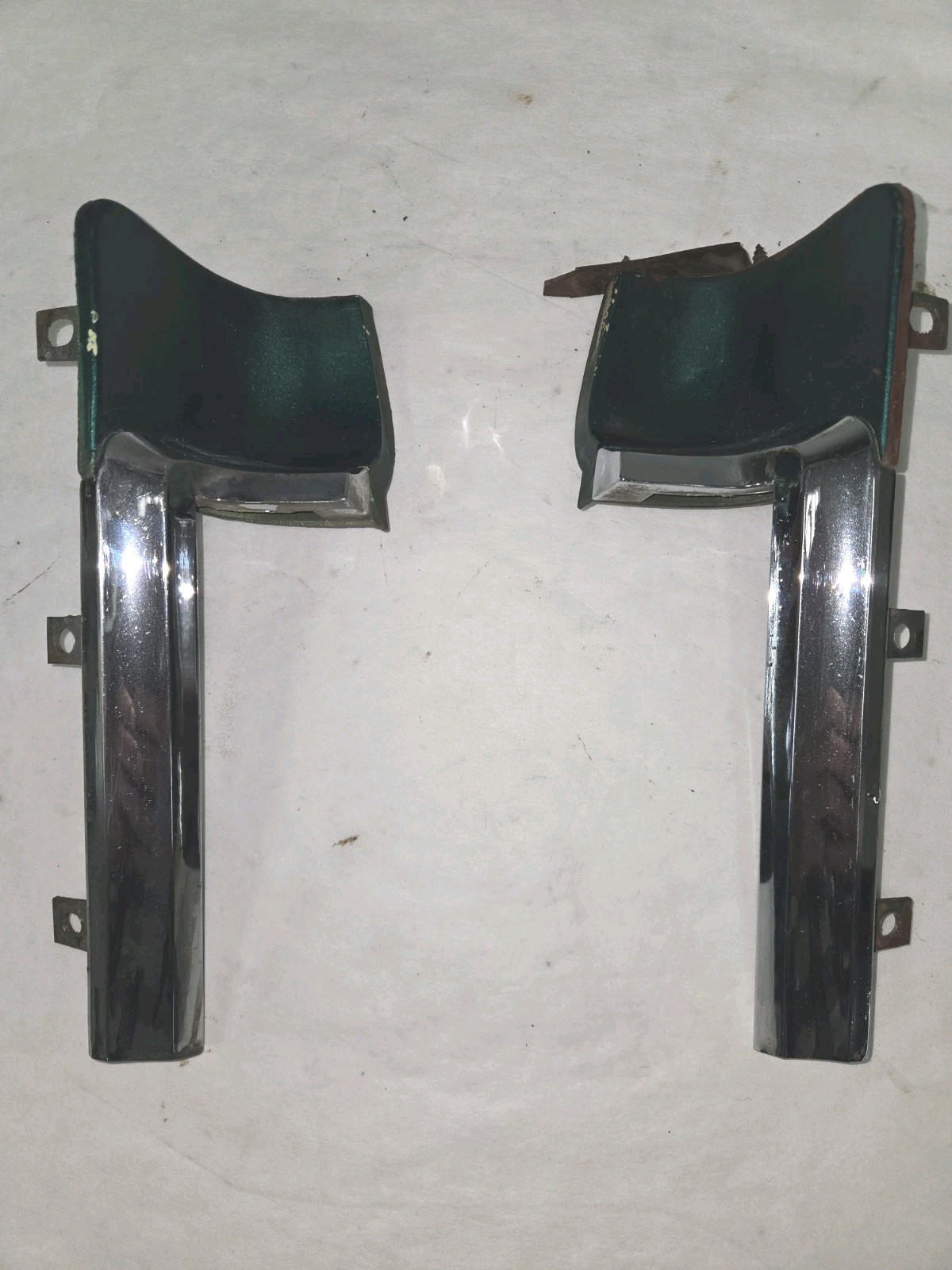 1968 Cadillac Deville Fleetwood Lt & Rt Front Fender Grille Moulding OEM GM 1968 Cadillac Deville Fleetwood Lt & Rt Front Fender Grille Moulding OEM GM
