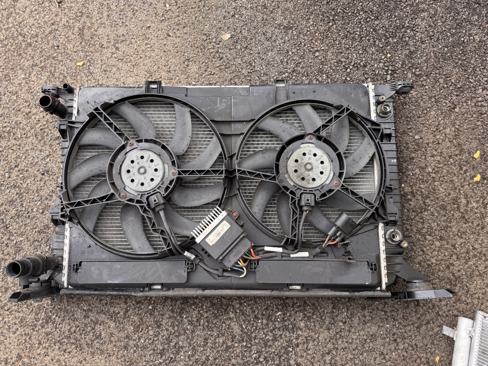 09-16 Audi A4 A5 A6 Q7 Quattro 2.0 Radiator & Radiator Cooling Fan OEM 09-16 Audi A4 A5 A6 Q7 Quattro 2.0 Radiator & Radiator Cooling Fan OEM