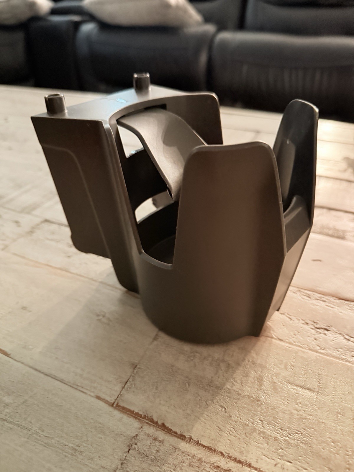 Volvo VNL 760 Cupholder
