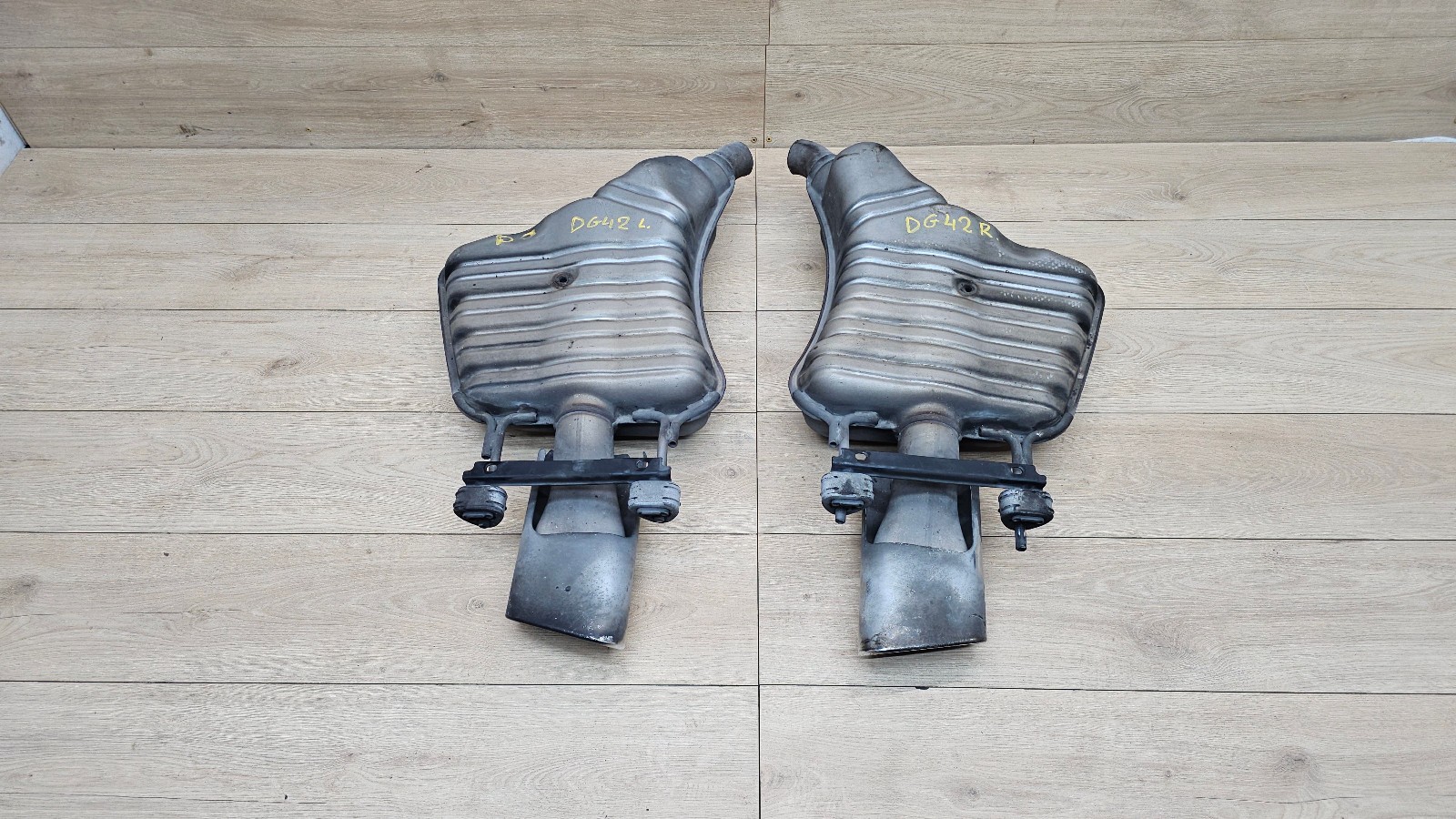 07-10 Mercedes W216 C216 CL550 Left & Right Exhaust Muffler Mufflers Pair OEM