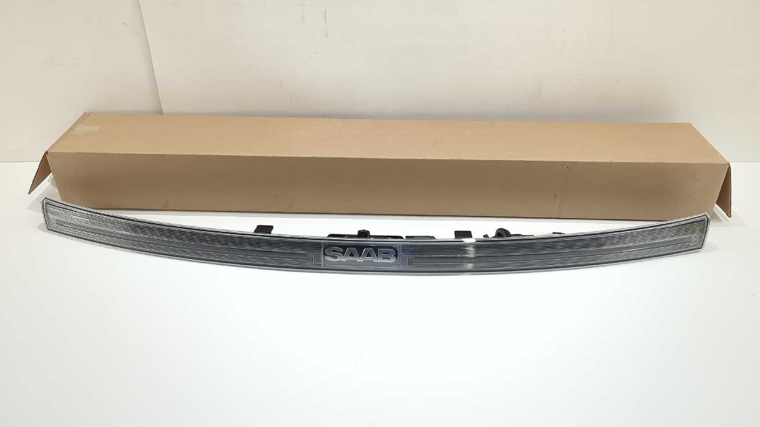 New OEM genuine GM Rear Center Tail Light Lamp 2011 Saab 9-4X 15890917 bar 