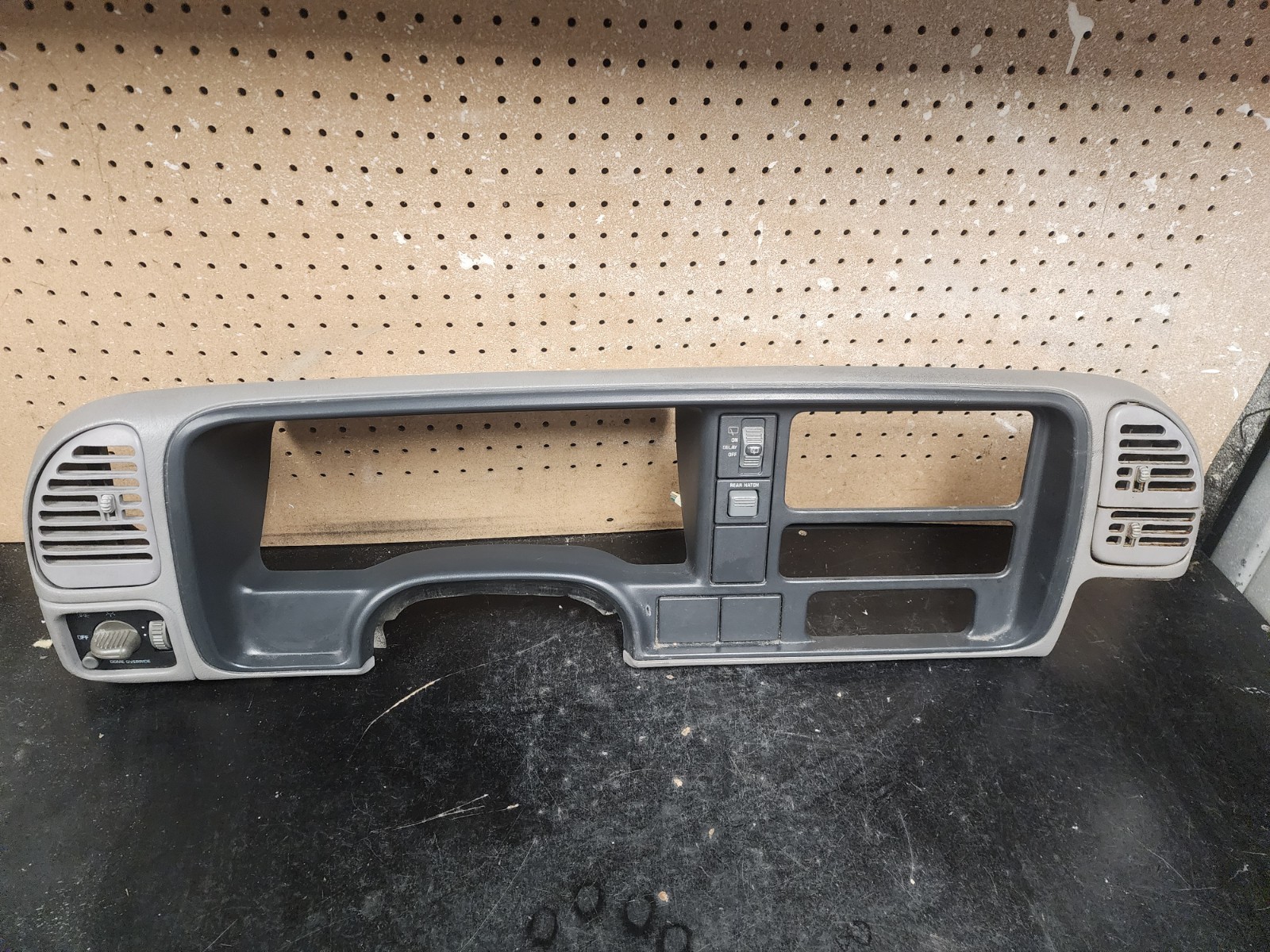 1995-1999 CHEVY SILVERADO SIERRA C/K Dash Bezel Instrument Trim Panel GRAY NICE