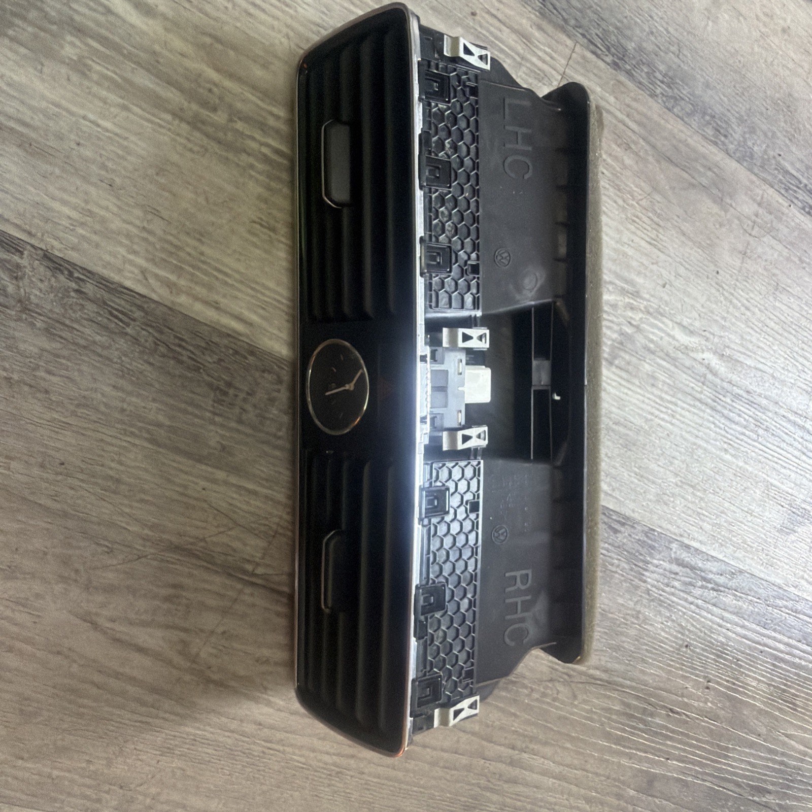 2012-2016 VW Passat Center Front Air AC Heater Dash Dual Vent Clock 561-819-728 2012-2016 VW Passat Center Front Air AC Heater Dash Dual Vent Clock 561-819-728
