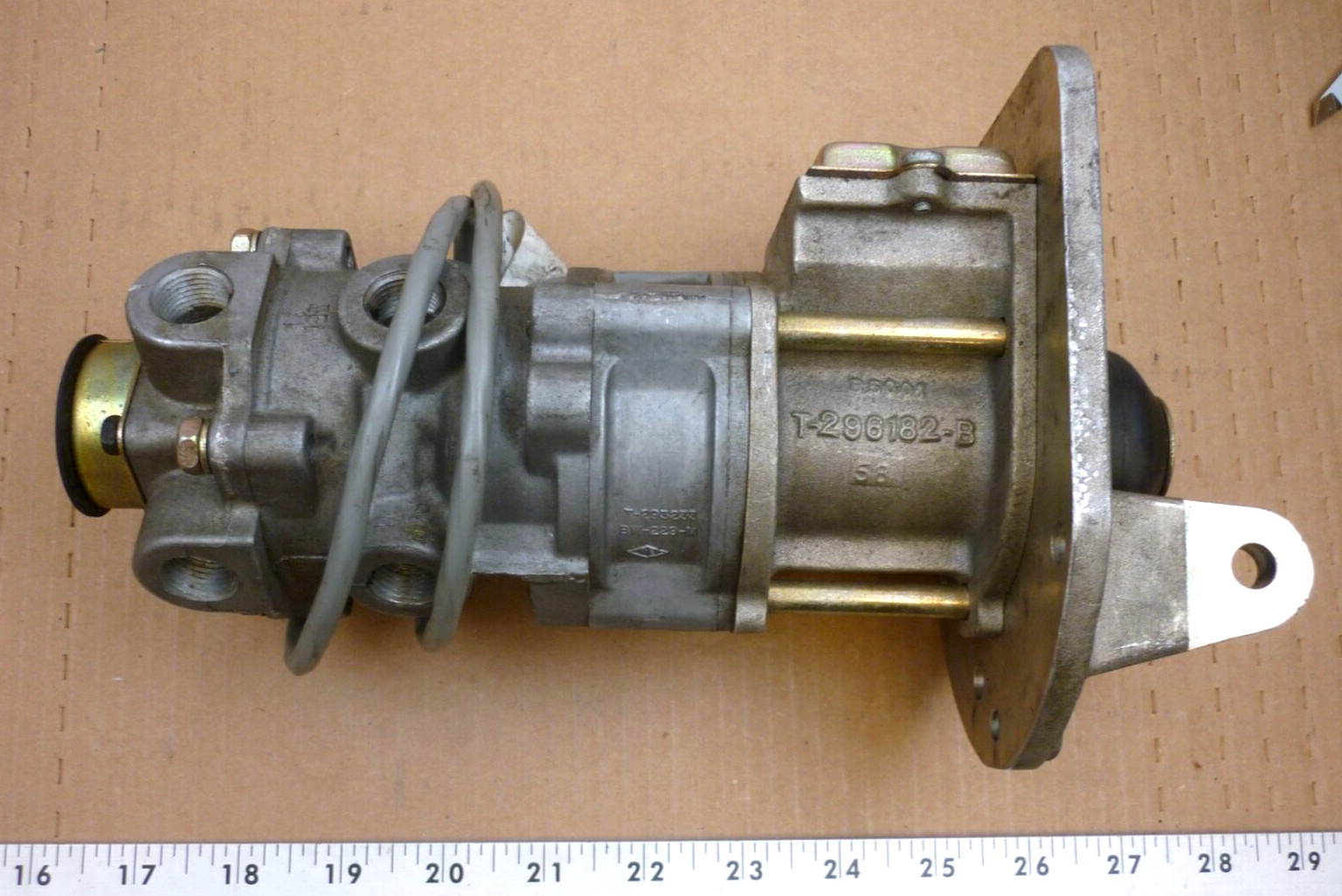 Bendix 60 psi Brake Valve w/Treadle 107703E-10-R