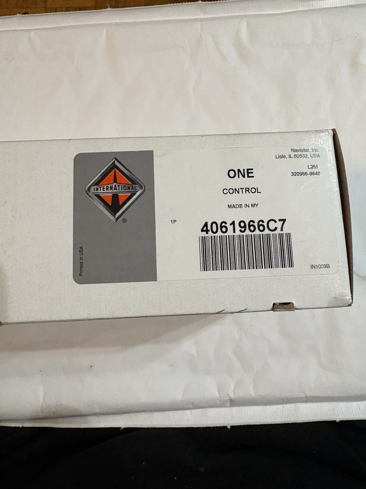 OEM NAVISTAR  DRIVER DOOR  control switch new  4061966C7 international  truck