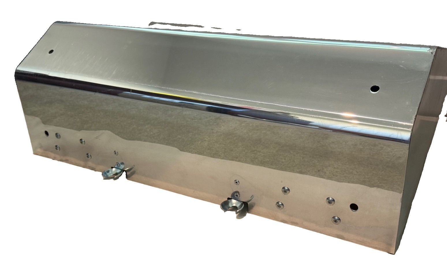 Mack Truck CXU613 Polished Aluminum Battery Box Cover 30”W X 18”D Mack Truck CXU613 Polished Aluminum Battery Box Cover 30”W X 18”D
