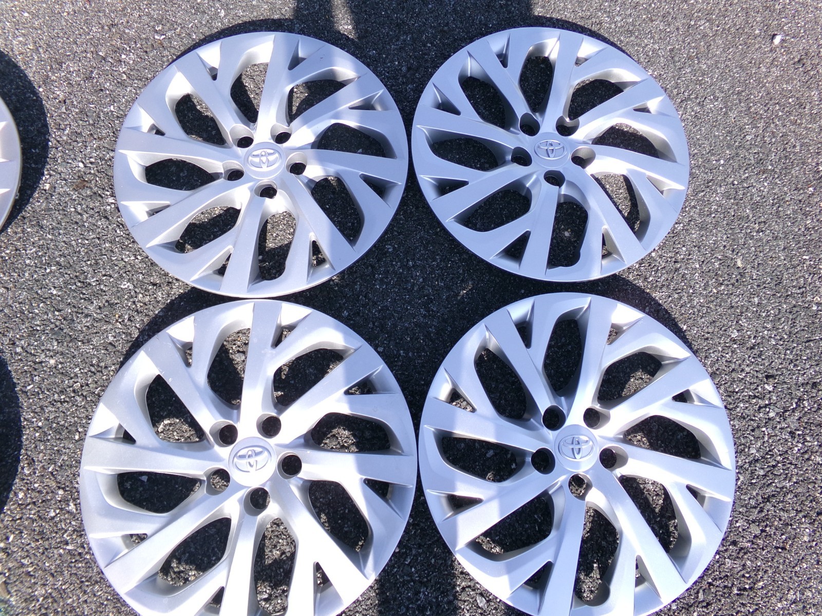 Set of 4 Factory Toyota Corolla Hubcaps Wheel Covers 2017 2018 16\
