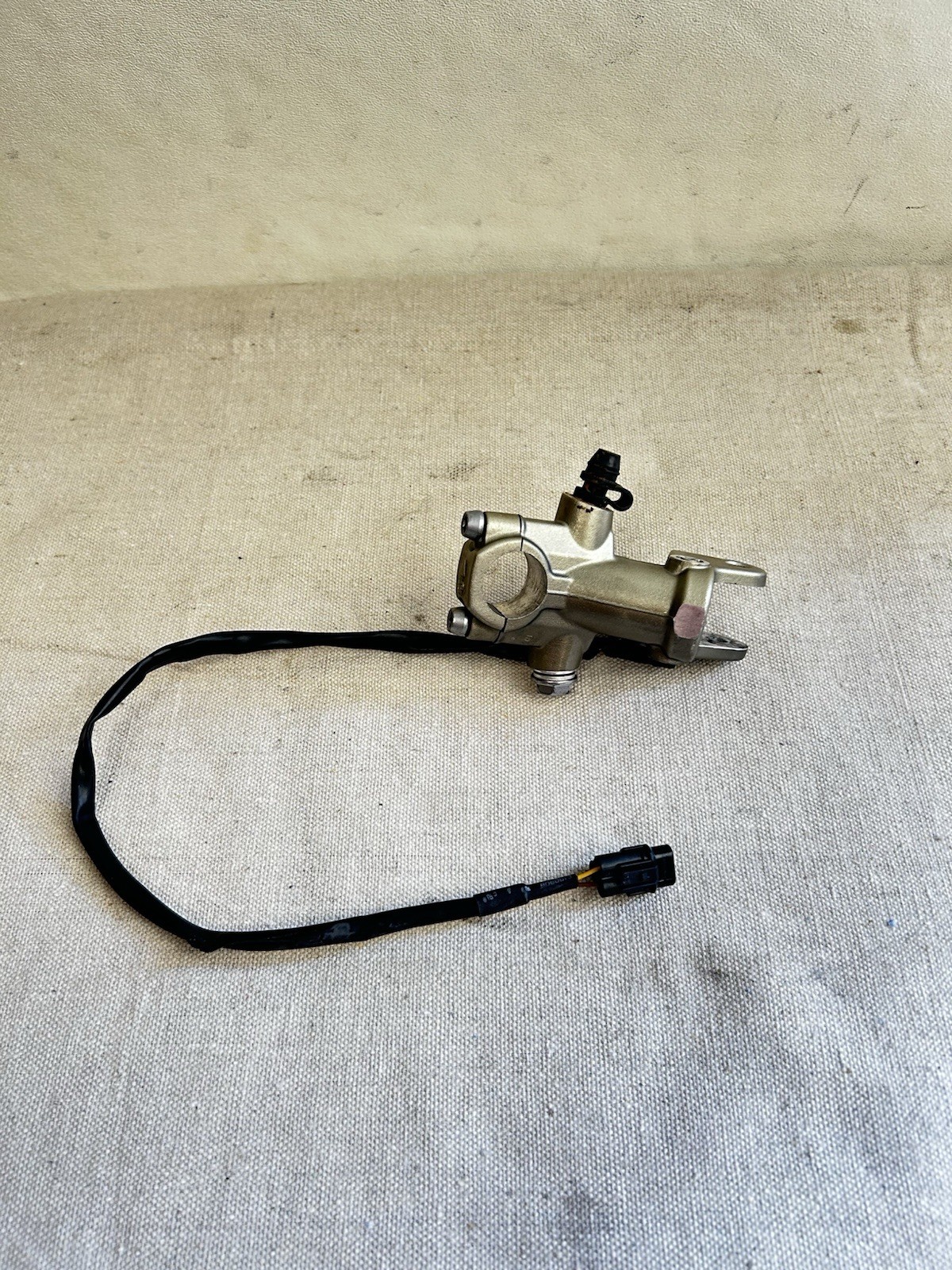 2023 21-24 KAWASAKI NINJA ZX10R OEM BREMBO FRONT BRAKE MASTER CYLINDER OEM 2023 21-24 KAWASAKI NINJA ZX10R OEM BREMBO FRONT BRAKE MASTER CYLINDER OEM