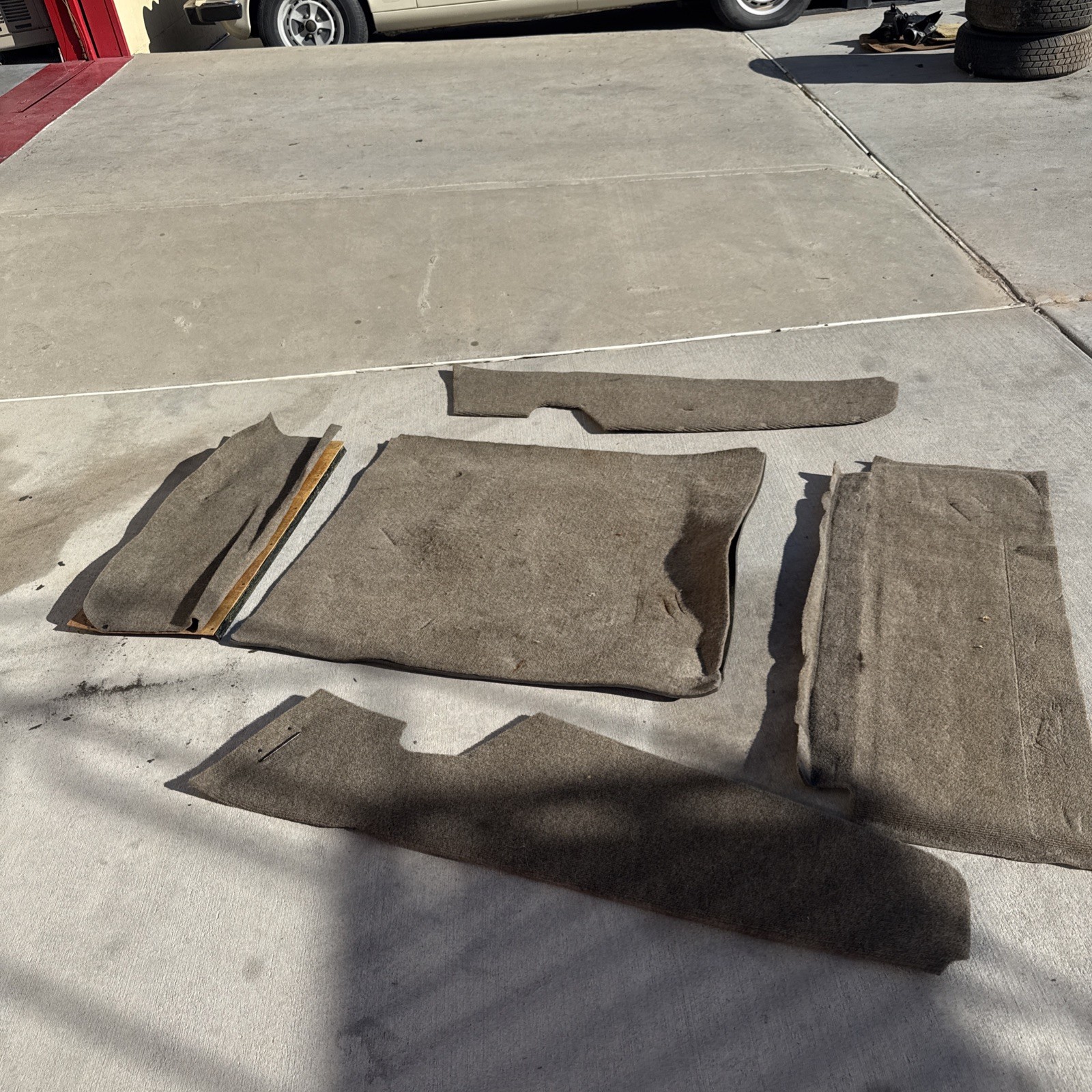 1984 Jaguar XJ6 XJ12 Series 3 Trunk Carpet 80-87 OEM (PARTIAL SET) Brown
