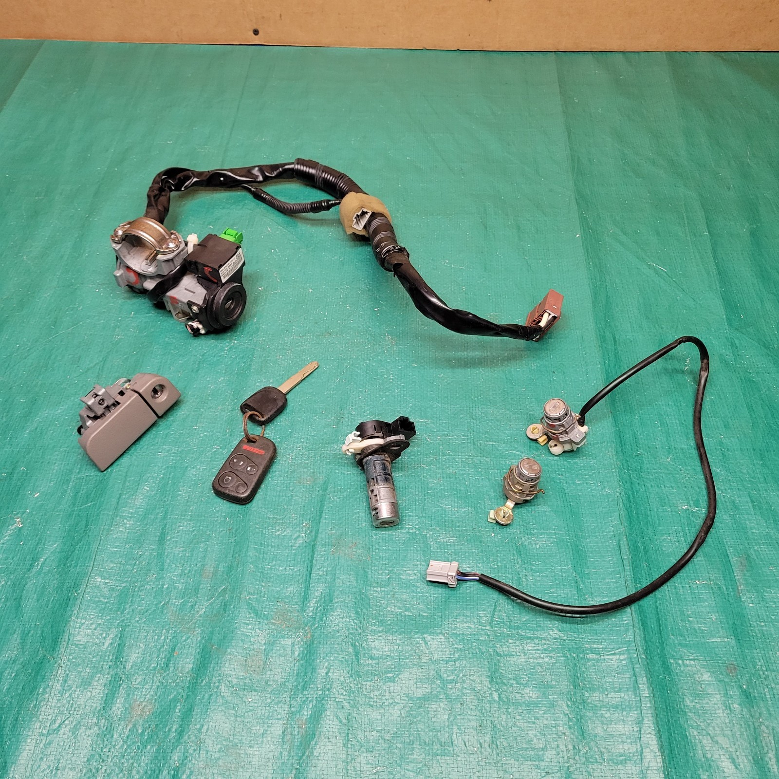 1999-2002 Honda Odyssey Ignition Switch W/ Door Lock Cylinder Set & Key Fob OEM 1999-2002 Honda Odyssey Ignition Switch W/ Door Lock Cylinder Set & Key Fob OEM