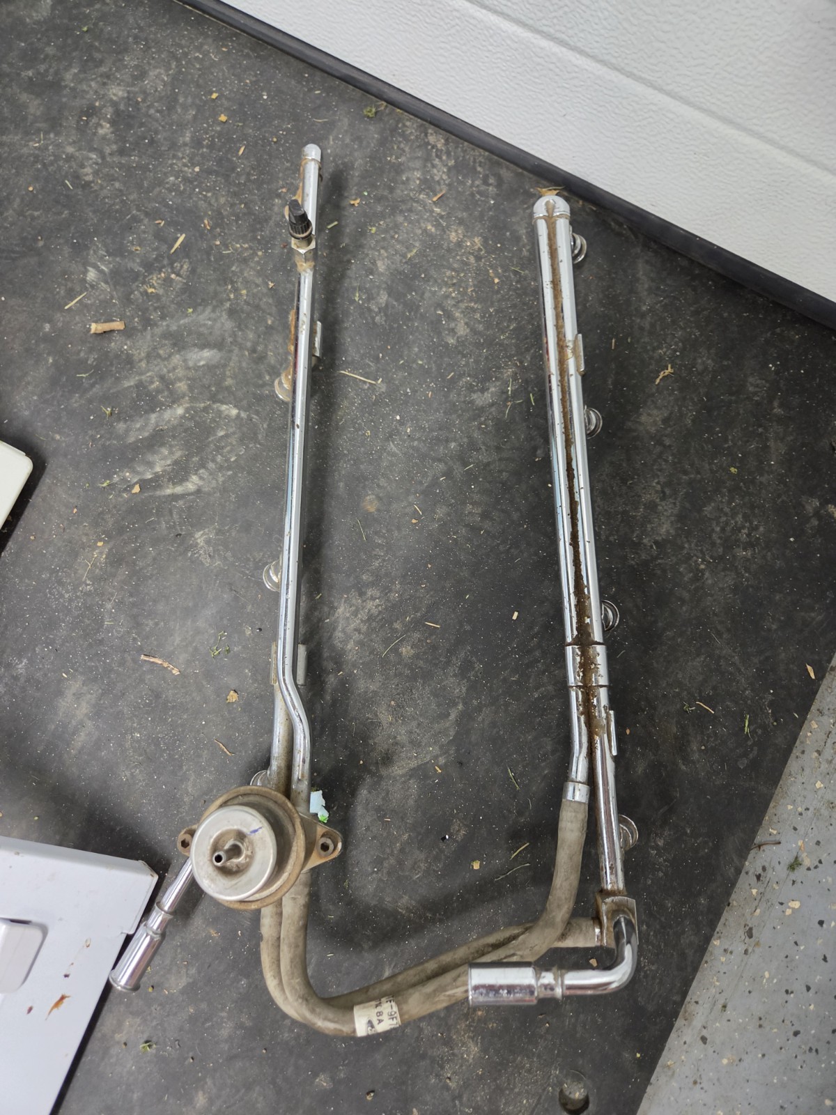 1993-95 Ford F150 F250 Lightning GT40 Fuel Rails 351 Intake Manifold 5.8L EFI