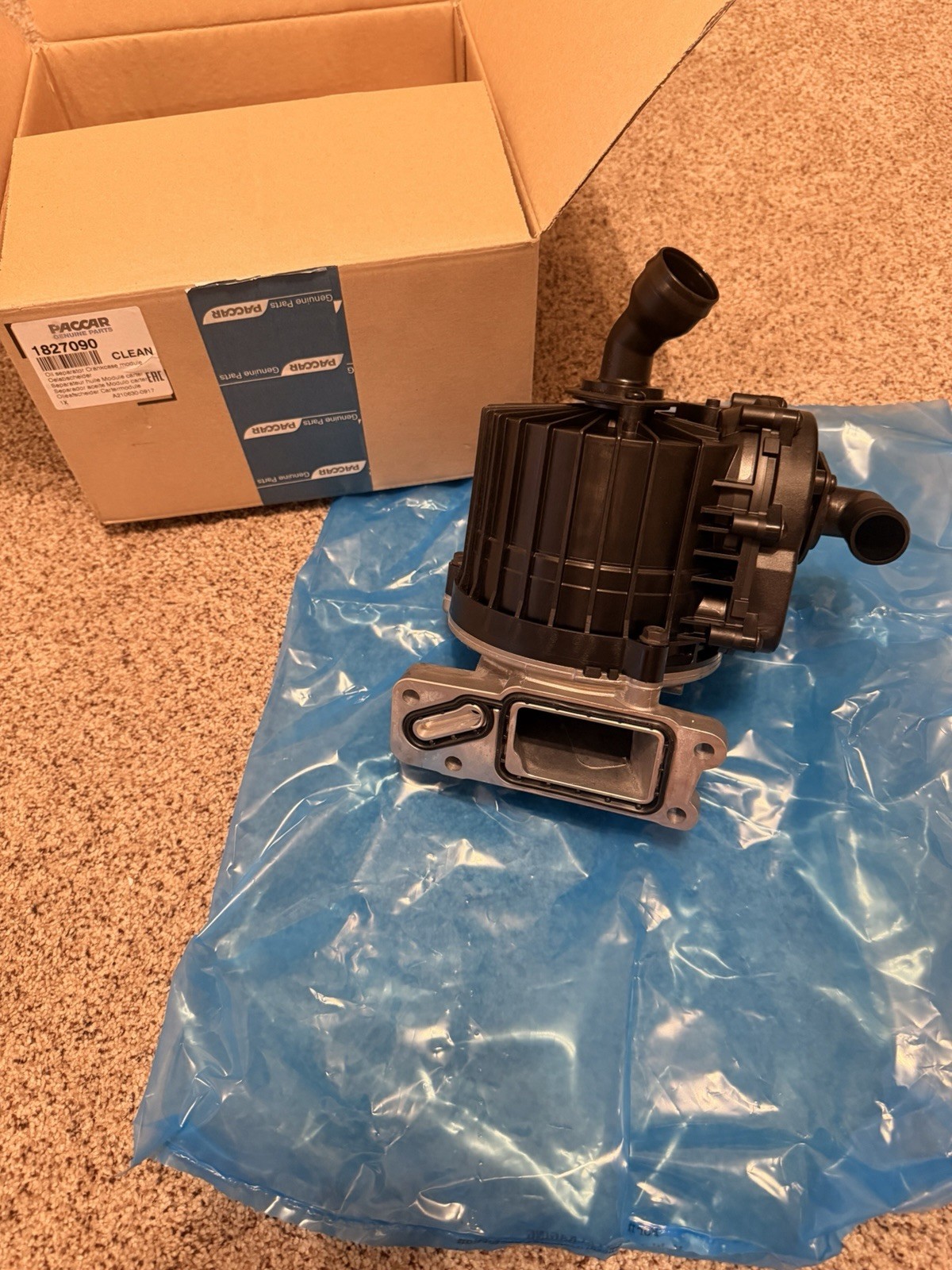 NEW IN BOX GENUINE PACCAR OEM 1827090 / 1827090PE Crankcase Breather