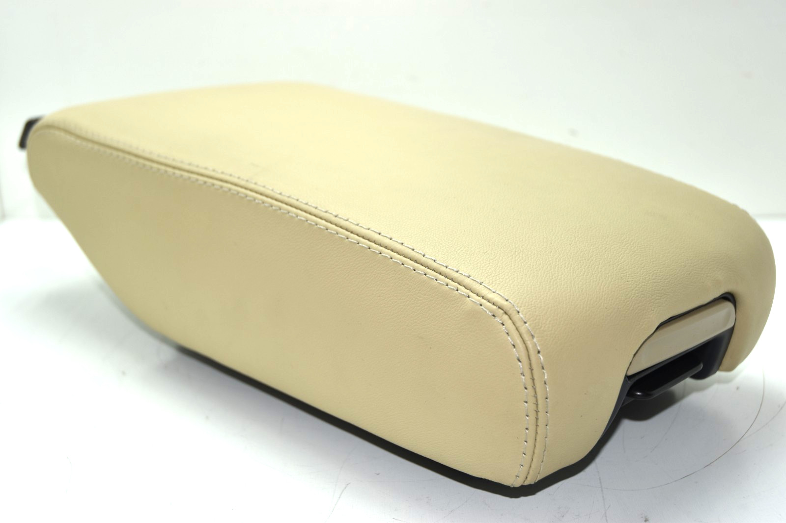 π1998-2005 Lexus GS430 GS300 Beige Center Console Leather Armrest Top Assembly π1998-2005 Lexus GS430 GS300 Beige Center Console Leather Armrest Top Assembly