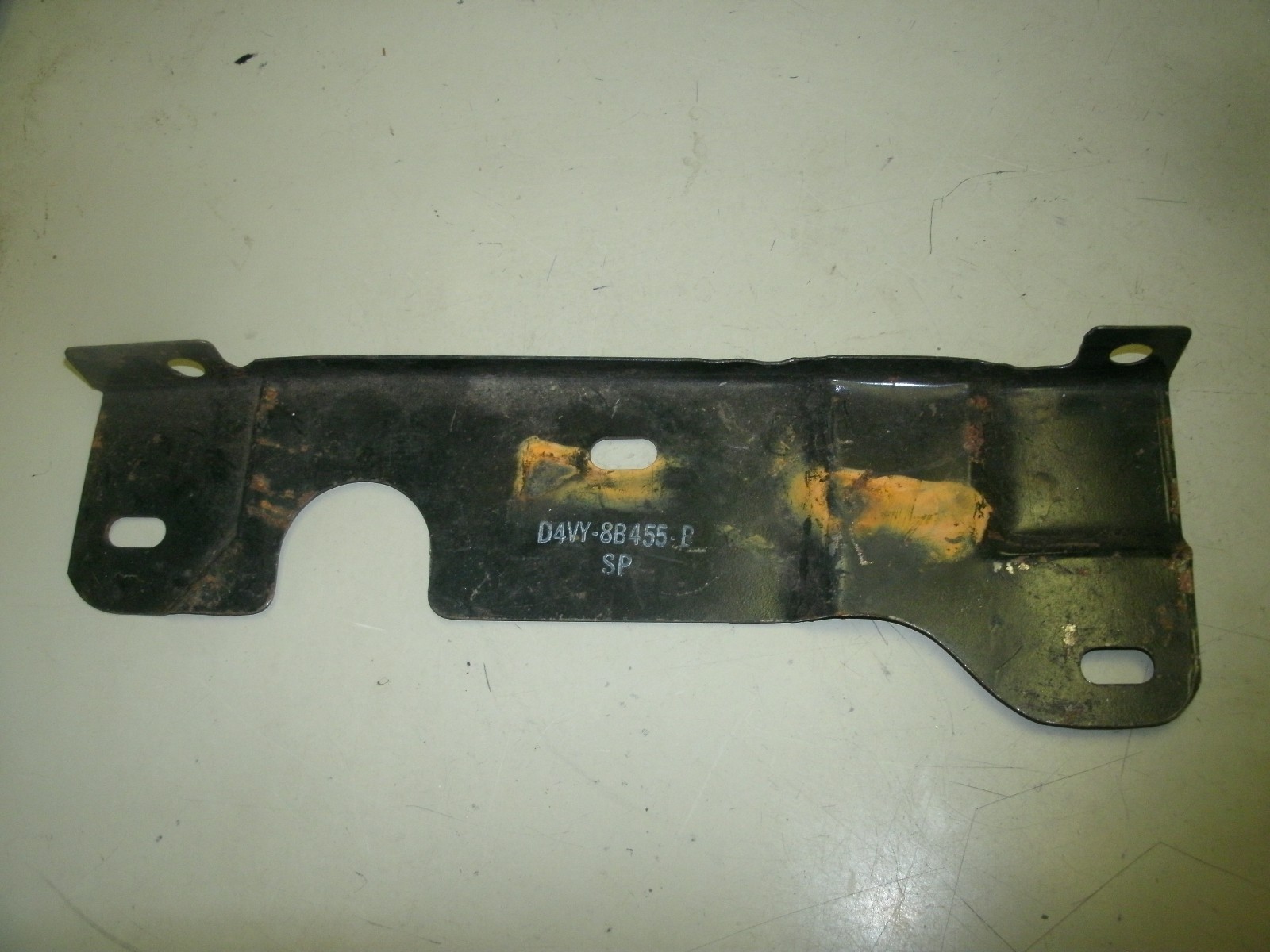 NOS 1974 - 1979 LINCOLN GRILL OPENING BRACKET LH