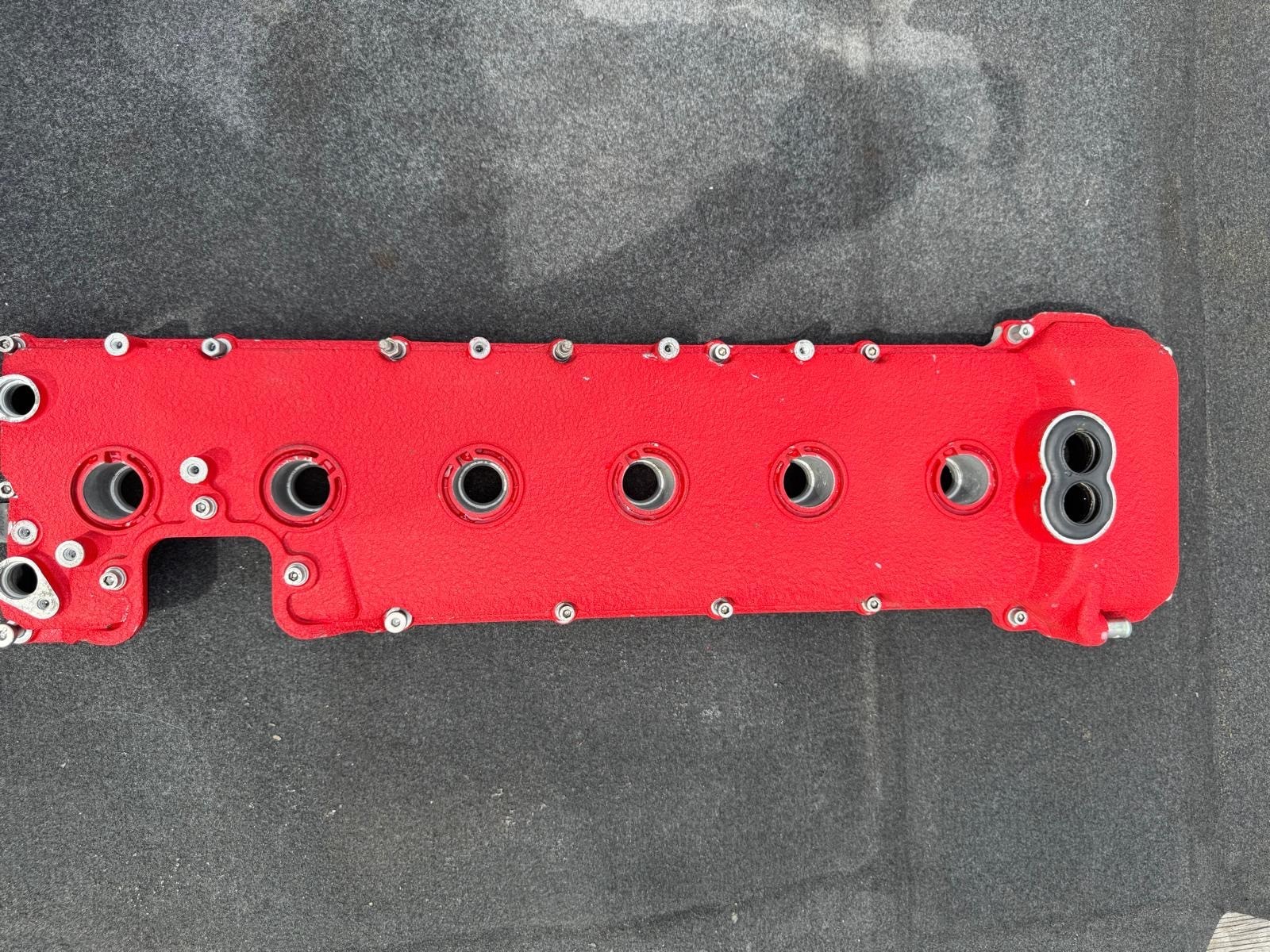 2014 2016 FERRARI FF LH VALVE COVER / LEFT CYLINDER HEAD COVER 292566 OEM 2014 2016 FERRARI FF LH VALVE COVER / LEFT CYLINDER HEAD COVER 292566 OEM