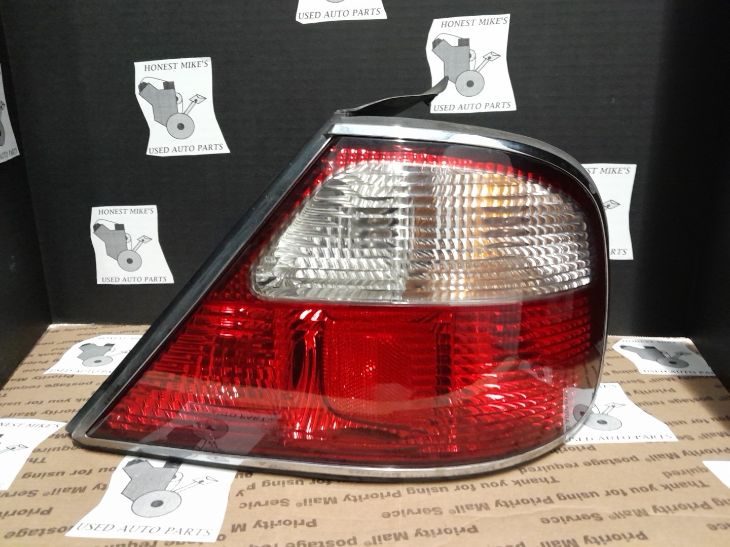 98\'-02\' Jaguar XJ8 Rear Right Passenger Side Tail Light.