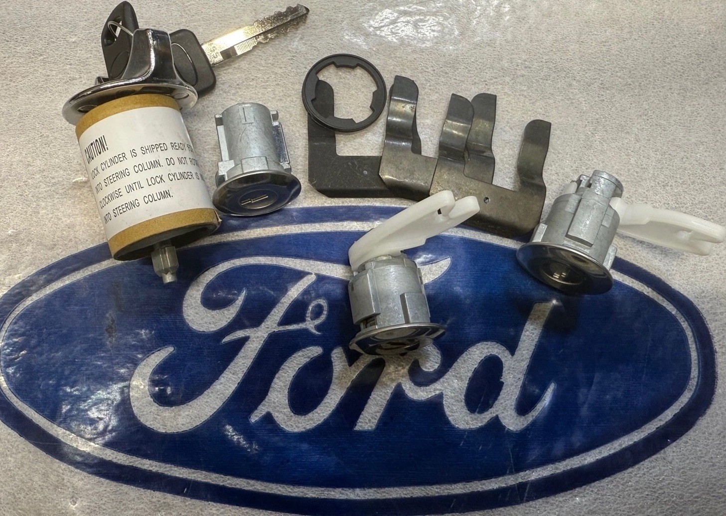 92-96 FORD BRONCO Ignition/Doors/TAILGATE Lock Key Cylinder Set With Keys