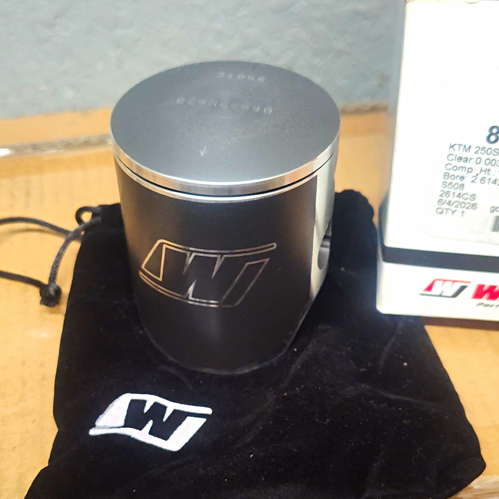 New Piston And Rings With Rist Pin Not The Rollor Bearing