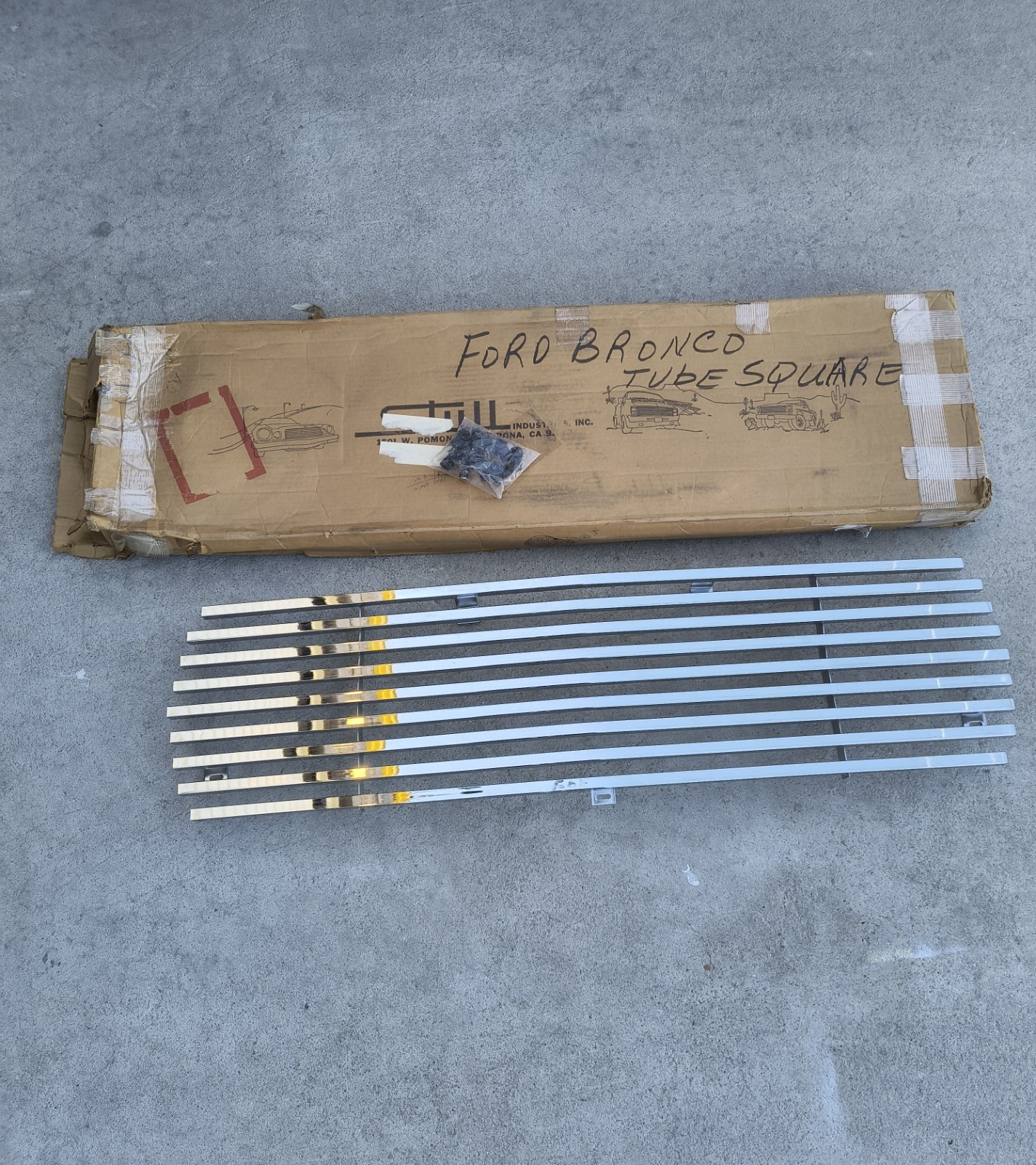 New 1978 - 1979 Ford Bronco F-SERIES OEM CENTER GRILLE Square Tube 