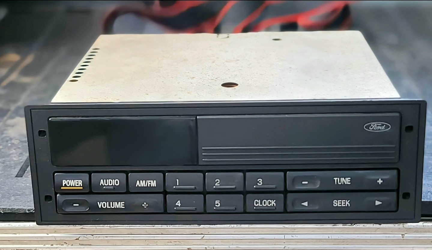 92-96 OBS Ford F150 Bronco , 92-97 F250 F350 AM/FM Radio OEM tested