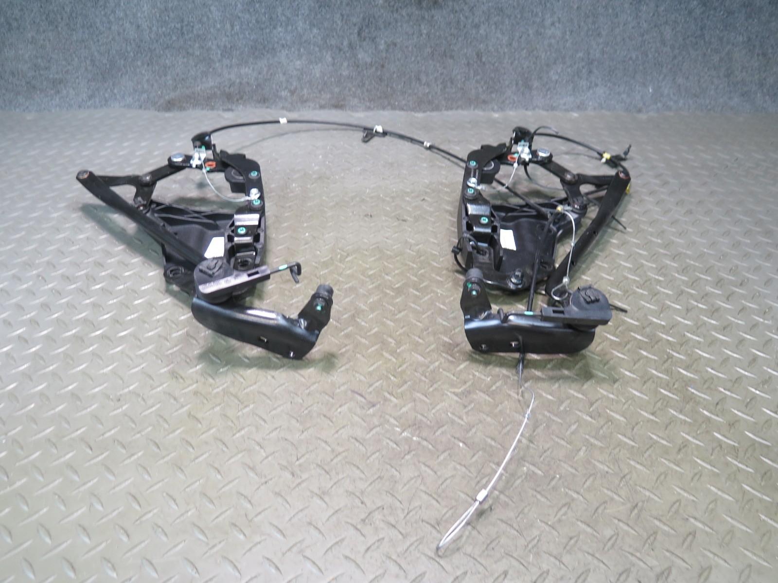10-19 NISSAN 370Z Z34 CONVERTIBLE SET OF 2 REAR LEFT & RIGHT TOP ROOF HINGE OEM