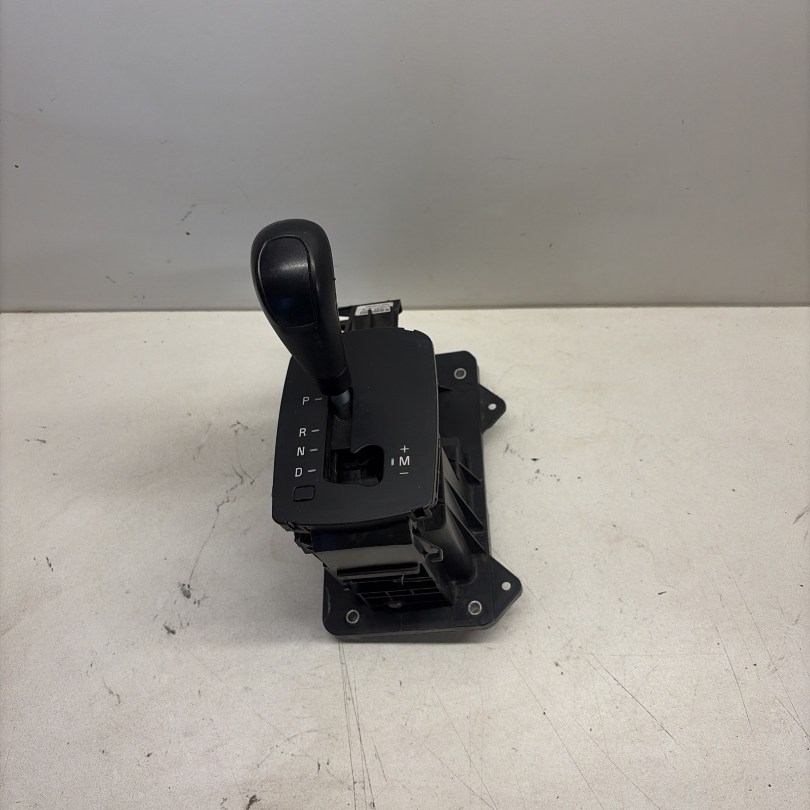 2005-2011 Volvo V50 2.4L L5 Automatic Gear Selector Shifter Knob 30759652 OEM