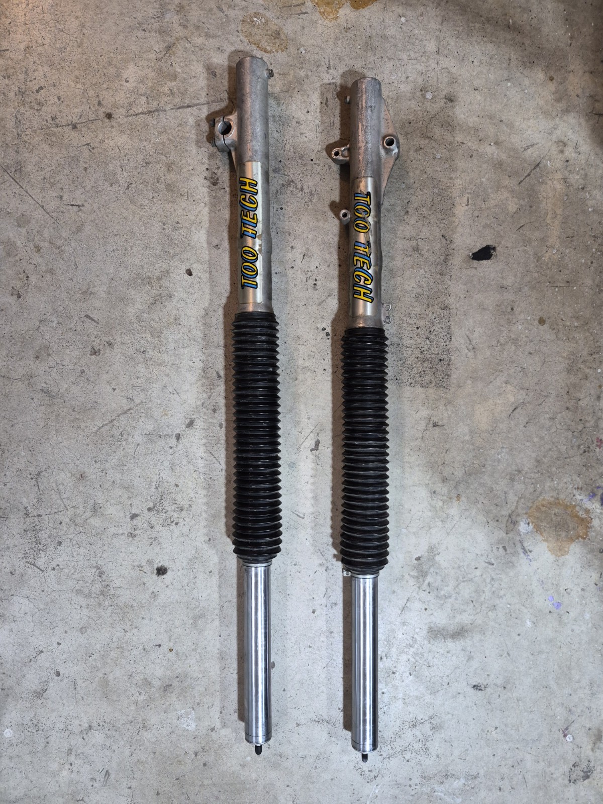 1984 85 HONDA XR 350R FORKS STRAIGHT OEM 51400-KF0-003