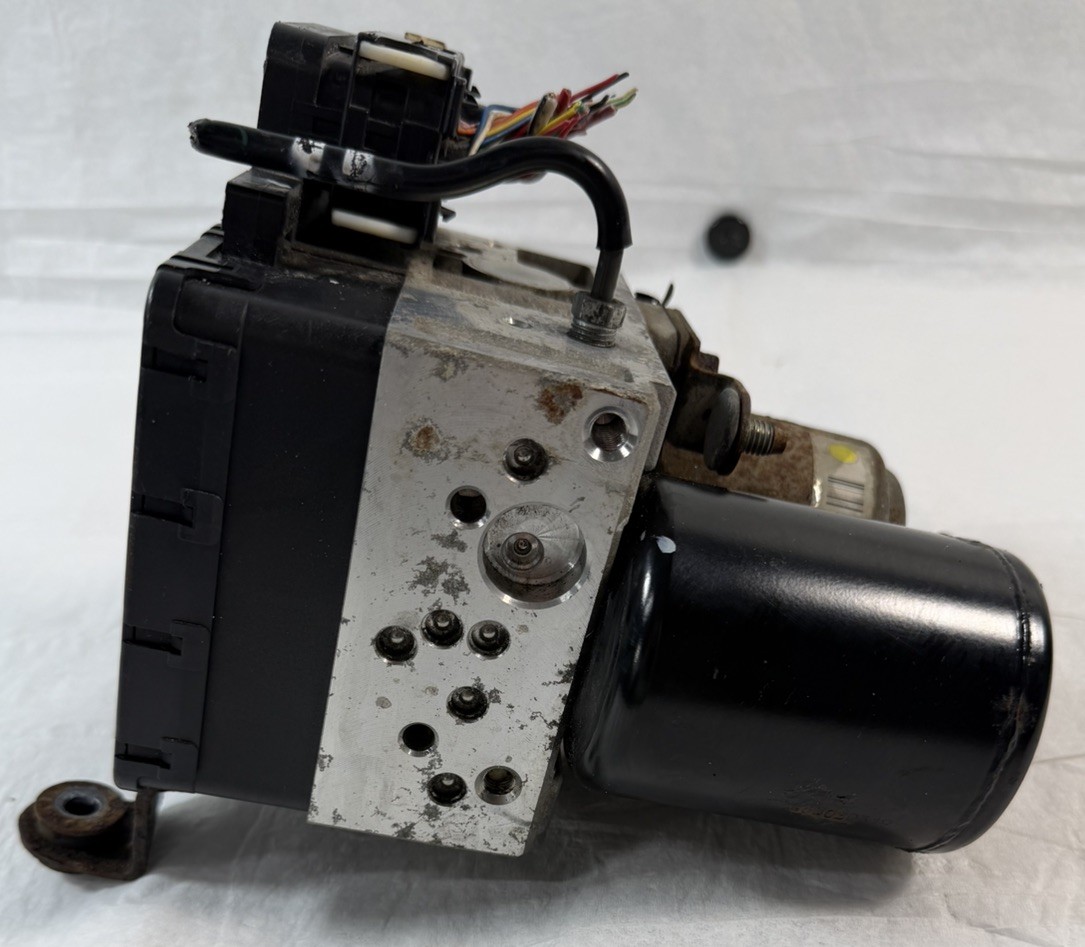 2004-2009 Toyota Prius ABS Brake Pump With Module Assembly 44510-47050 Used OEM 2004-2009 Toyota Prius ABS Brake Pump With Module Assembly 44510-47050 Used OEM