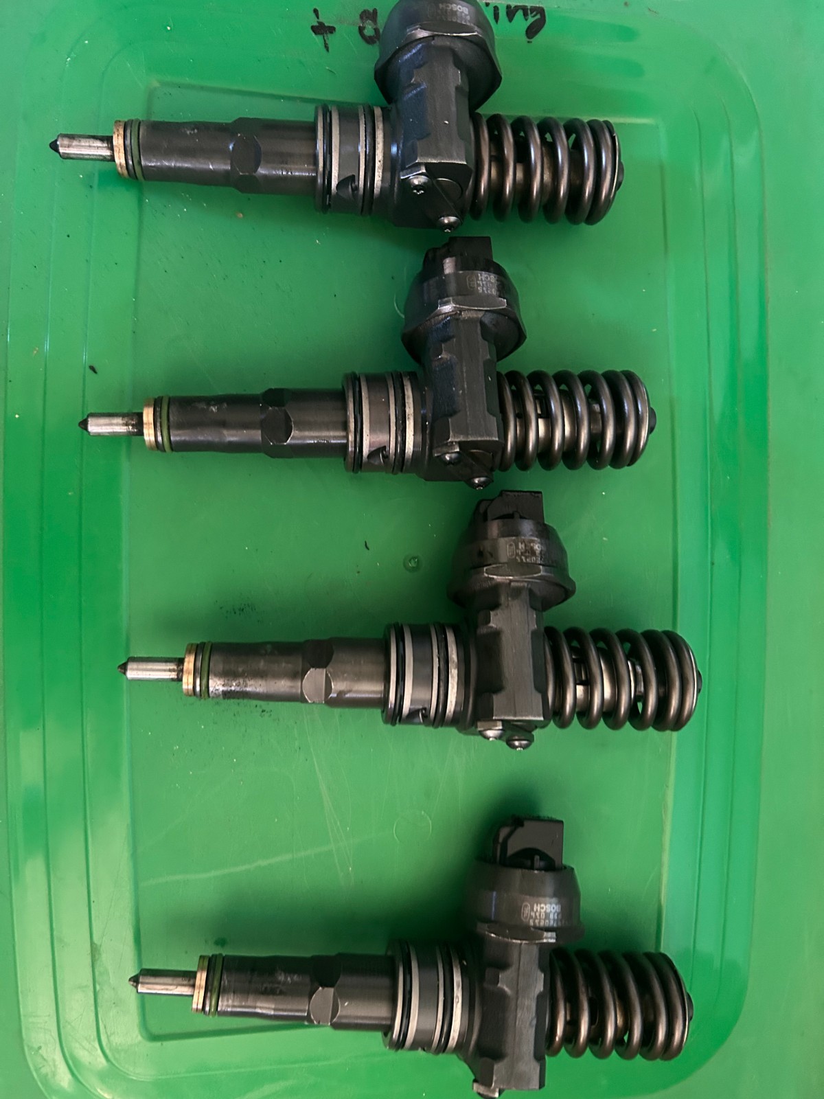 Volkswagen PD130 Injectors - Engine code BHW Volkswagen PD130 Injectors - Engine code BHW