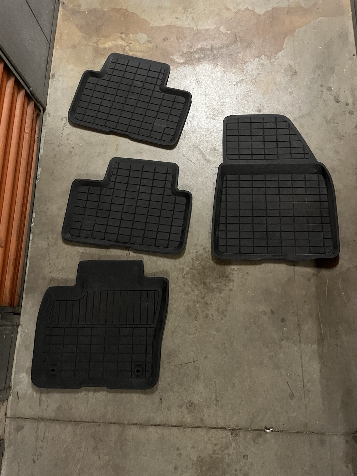 2018–2026 Volvo XC60 Oem All Weather Factory Floor Mats Genuine 5pc Set 2018–2026 Volvo XC60 Oem All Weather Factory Floor Mats Genuine 5pc Set